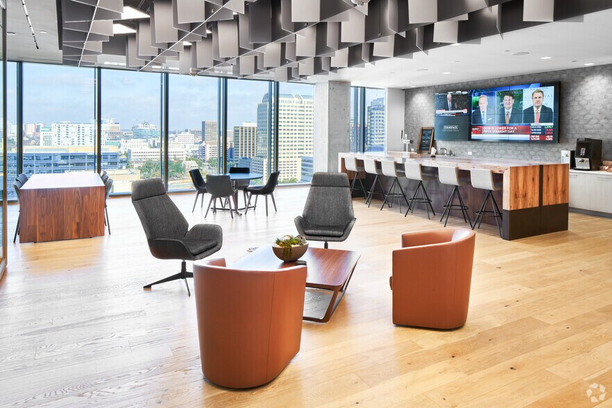 More Photos Of 500 W 2nd St, Austin Office For Lease