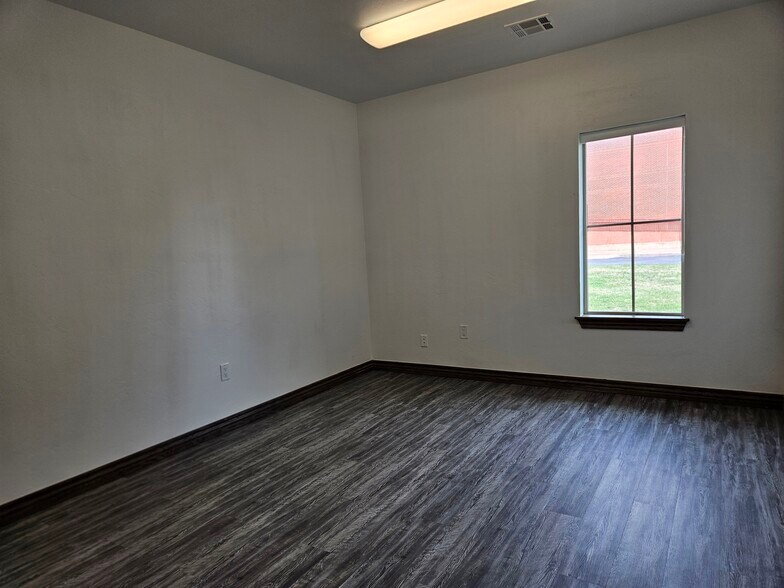 More Photos Of 1109 N Bryant Ave, Edmond Medical For Lease