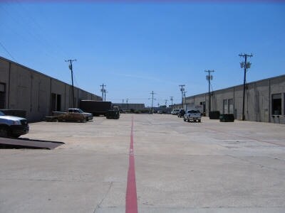 More Photos Of 4401-4419 Westgrove Dr, Addison Light Distribution For Lease