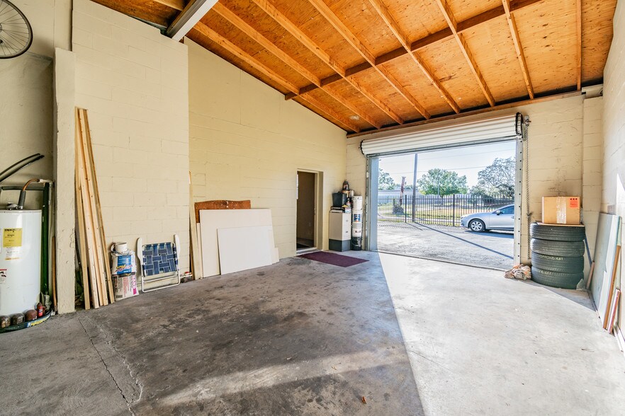 More Photos Of 4615 N 34th St, Tampa Warehouse For Sale