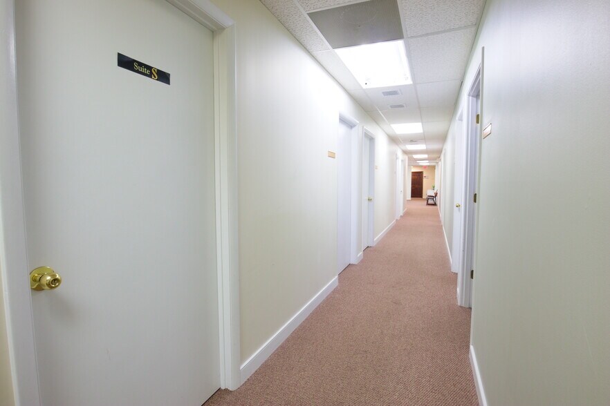 More Photos Of 2211 Dickens Rd, Richmond Office For Sale