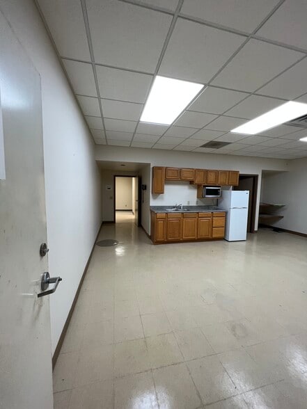 More Photos Of 1429 Dubois St, Fort Wayne Service For Lease