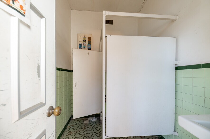 More Photos Of 414 Corbin Pl, Fairmont Land For Sale