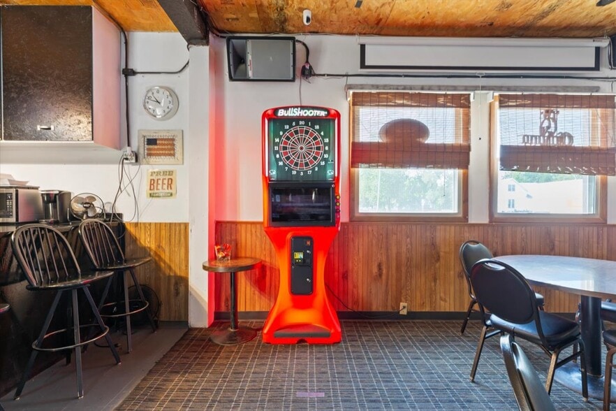 More Photos Of 626 16th Avenue, Council Bluffs General Retail For Sale