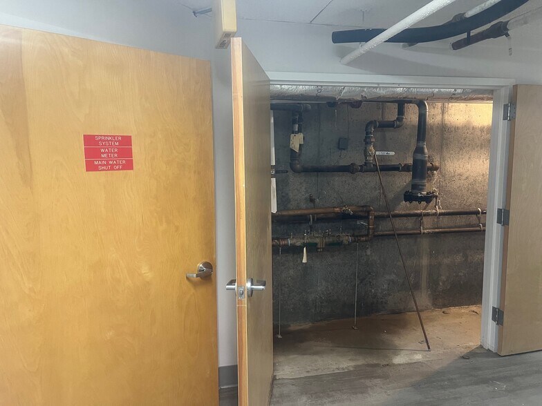 More Photos Of 89 Viets St, New London Office For Sale