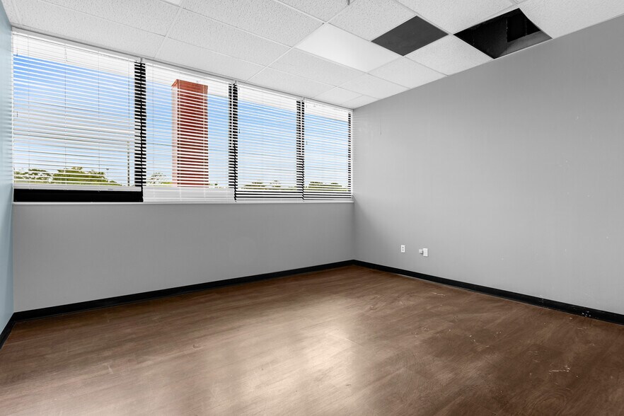 More Photos Of 927 Fern St, Altamonte Springs Light Manufacturing For Lease