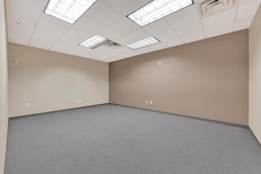 More Photos Of 7900 N Sam Houston Pky W, Houston Office For Lease