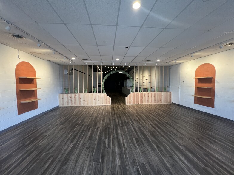 More Photos Of 280-328 E Main St, Mansfield Unknown For Lease