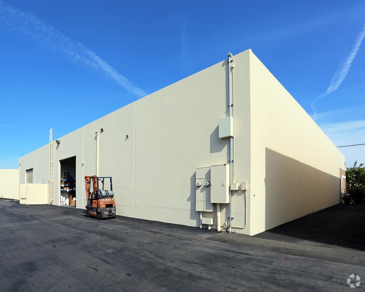 More Photos Of 616-622 N Eckhoff St, Orange Warehouse For Lease