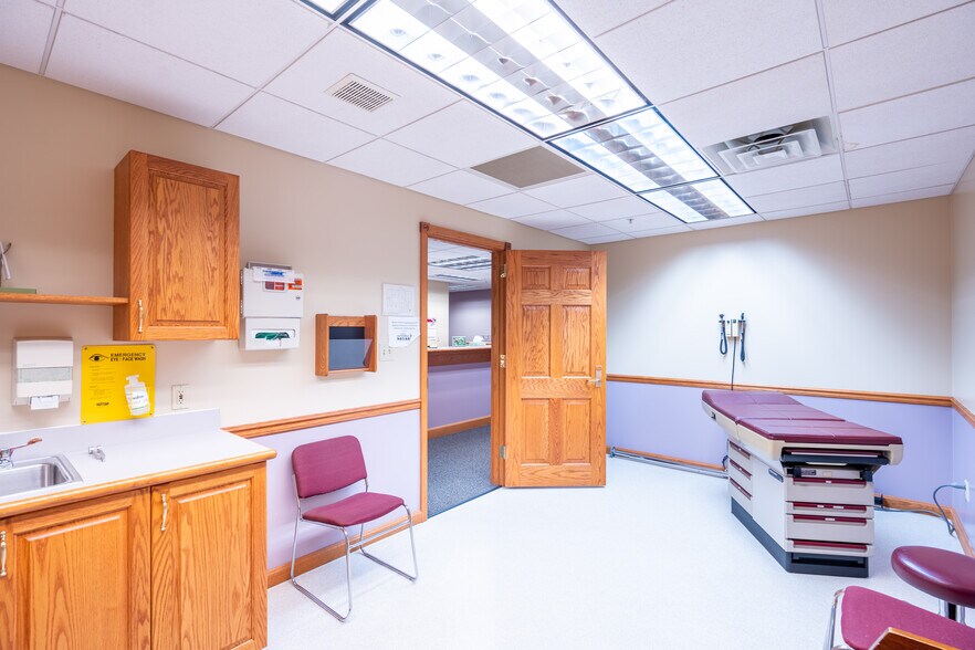 More Photos Of 700 S College Ave, Bloomington Office For Sale