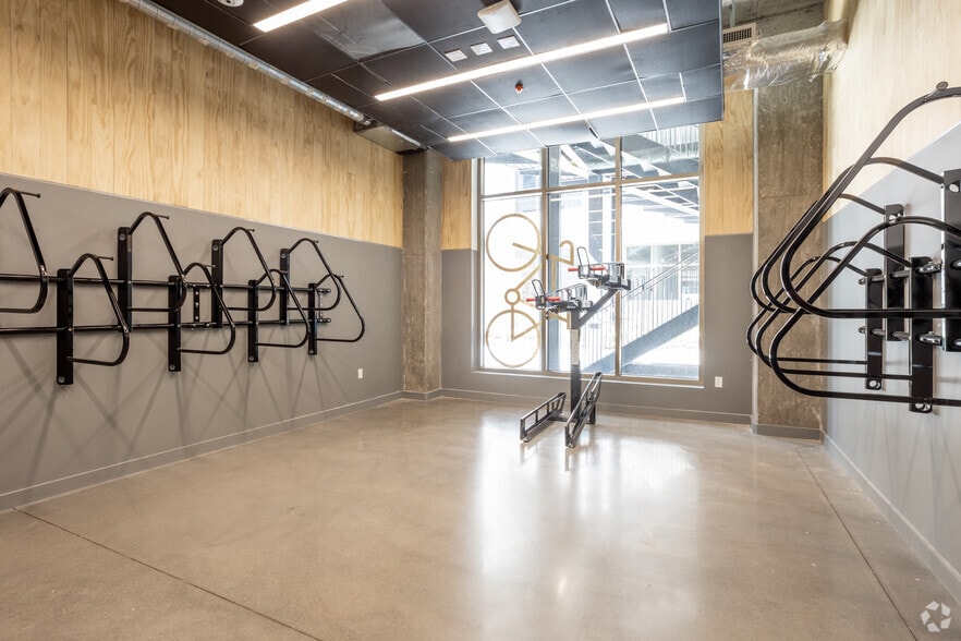 More Photos Of 3232 E Cesar Chavez St, Austin Office For Lease