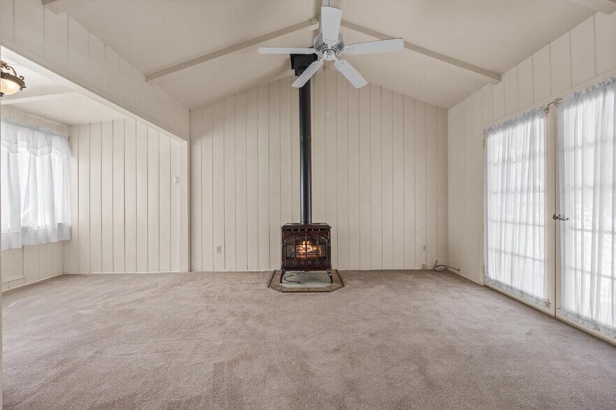 More Photos Of 16 Tobias St, Kernville Storefront Retail Residential For Sale