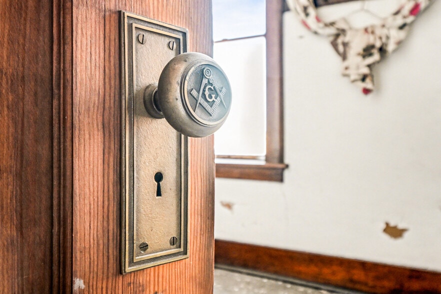 More Photos Of 422 E Coolbaugh St, Red Oak Storefront Retail Office For Sale