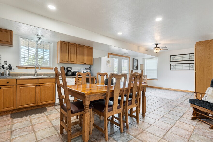 More Photos Of 11550 Pigeon Hollow Rd, Spring City Hotel For Sale