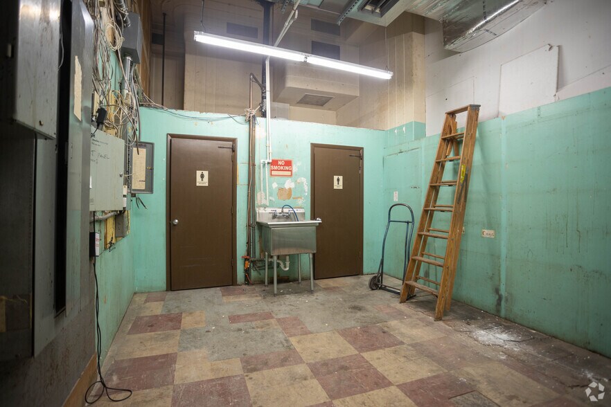 More Photos Of 17-21 N Pearl St, Albany Office For Sale