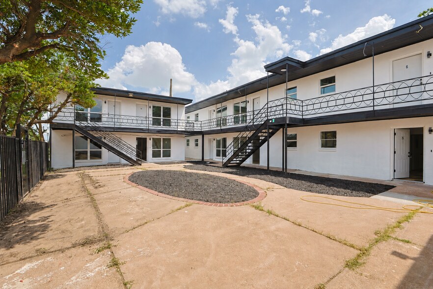 More Photos Of 6840 Fairway Dr, Houston Apartments For Sale