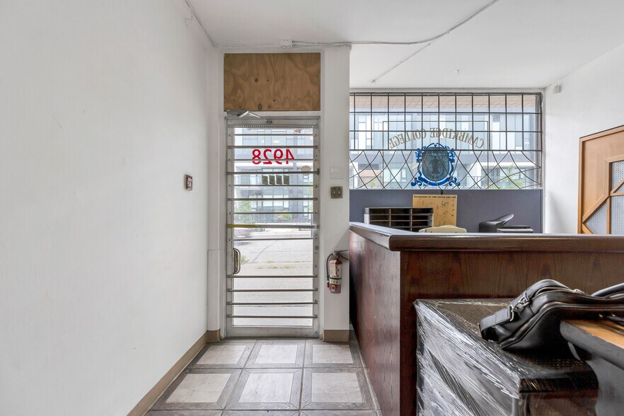 More Photos Of 4928 Imperial St, Burnaby Storefront Retail Residential For Lease