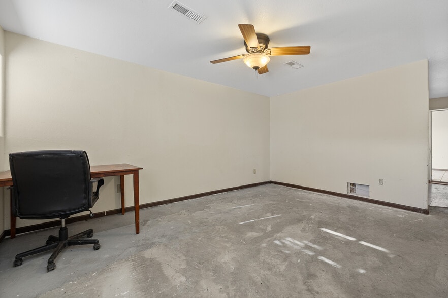 More Photos Of 306 Hillview Dr, Box Elder Office For Sale