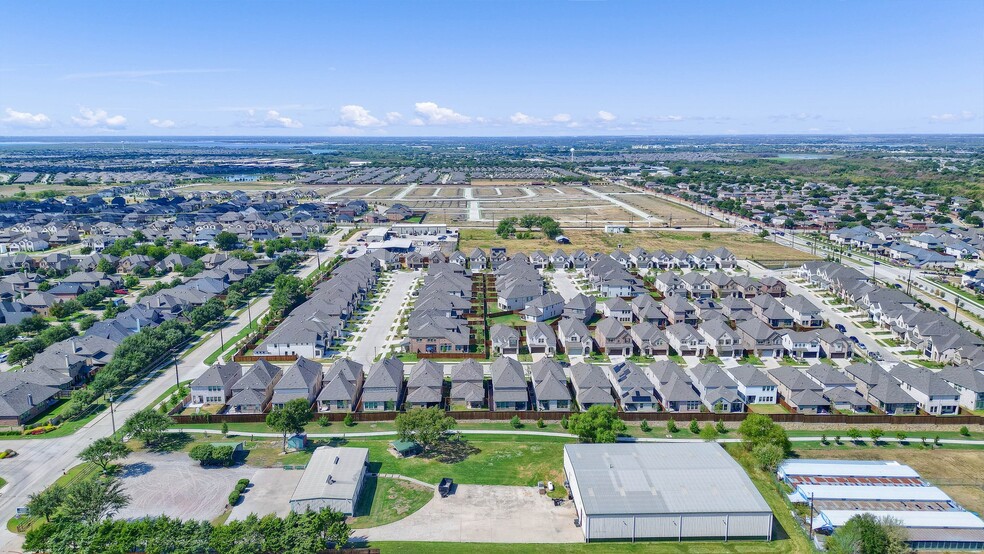More Photos Of 1877 Witt Rd, Frisco Warehouse For Sale