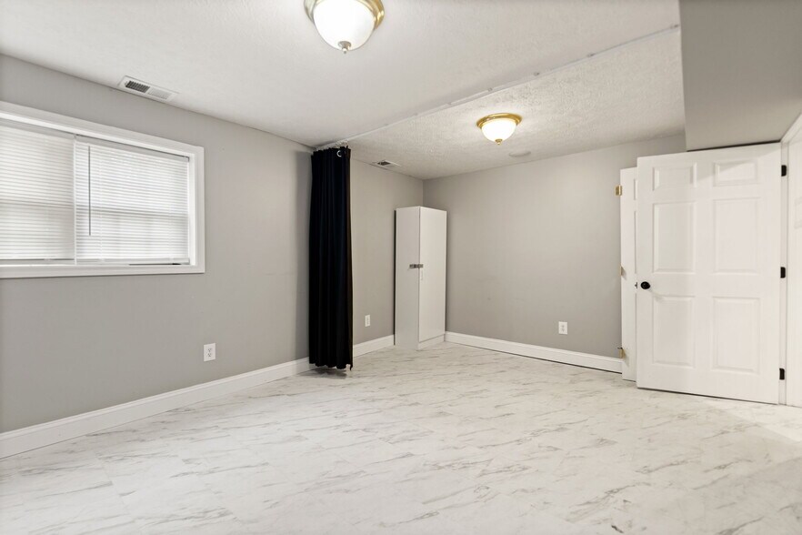 More Photos Of 4418 Main St, Clay City Flex For Sale