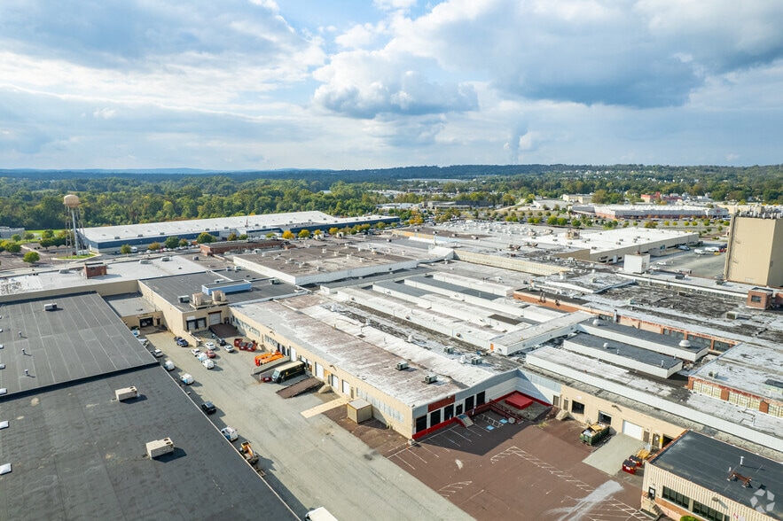 More Photos Of 122 Mill Rd, Oaks Warehouse For Lease