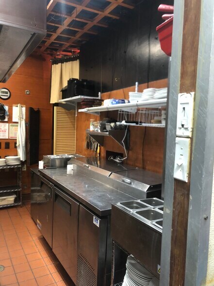 More Photos Of 109 Old Chapin Rd, Lexington Storefront Retail Office For Lease