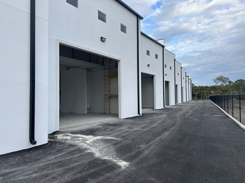 More Photos Of 15547 Global Pkwy., Fort Myers Self Storage For Sale