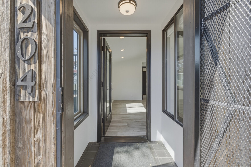 More Photos Of 204 SE Scott St, Bend Office For Lease