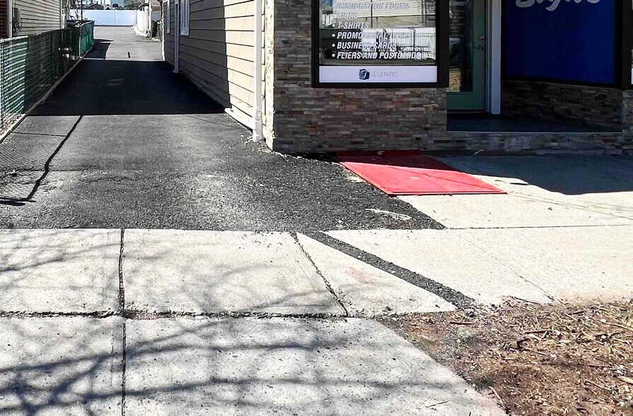 More Photos Of 530 Bayway Ave, Elizabeth General Retail For Sale