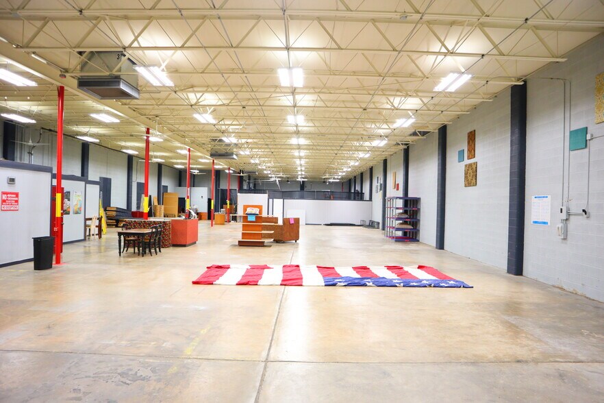 More Photos Of 1120 N Mesquite St, San Antonio Distribution For Lease