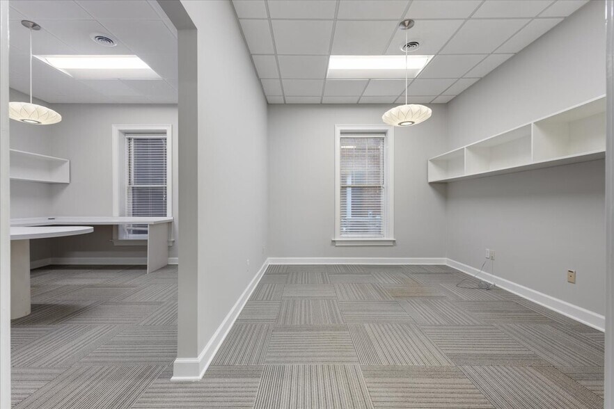 More Photos Of 5064 Roswell Rd, Atlanta Office Residential For Sale