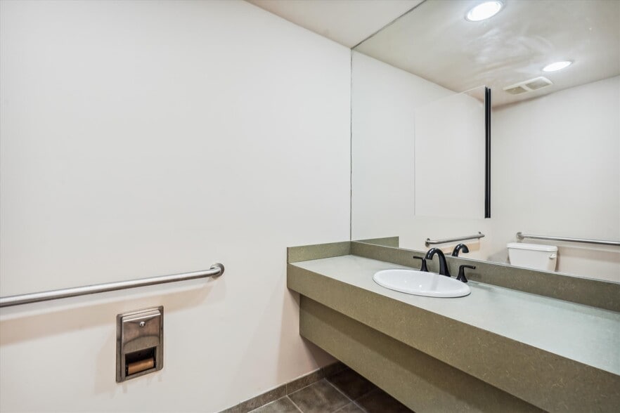 More Photos Of 9522 State Route 29, Fairfax Loft Creative Space For Sale