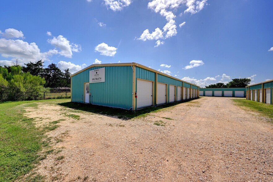 More Photos Of 1940 Magnolia Ave, Luling Self Storage For Sale