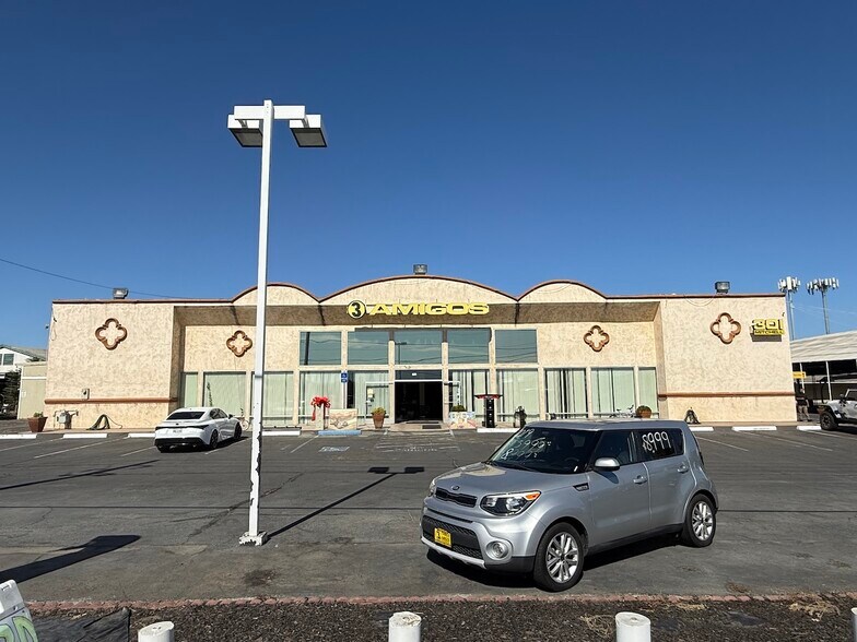 Primary Photo Of 301 Mitchell Rd, Modesto Auto Dealership For Lease