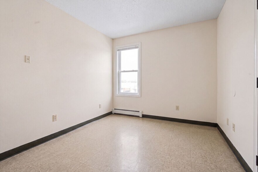 More Photos Of 471 Pond St, Woonsocket Apartments For Sale