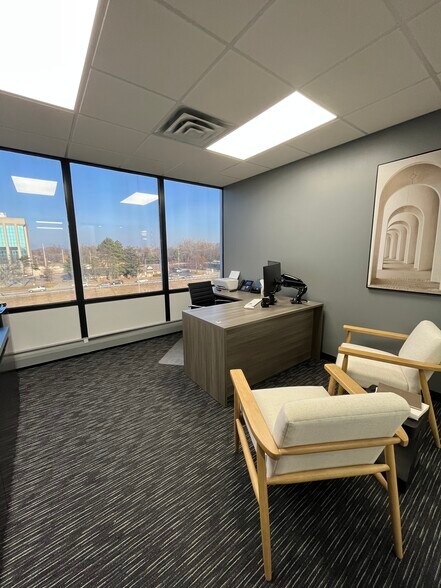 More Photos Of 24681 Northwestern Hwy, Southfield Office Residential For Lease