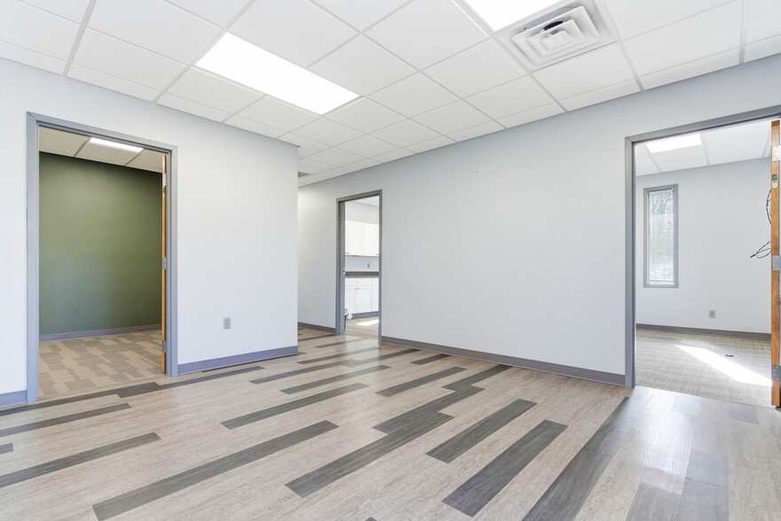 More Photos Of 13720 Aiken Rd, Louisville Warehouse For Lease