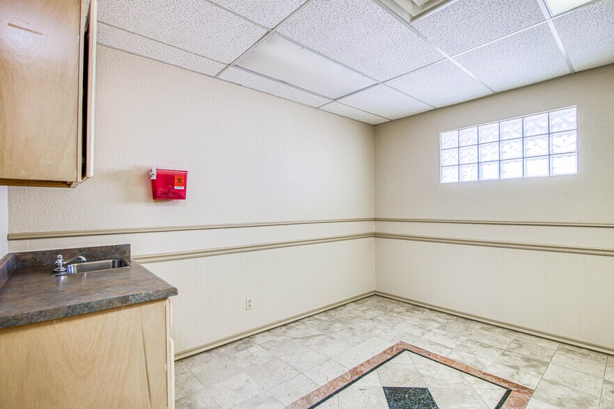 More Photos Of 361 Vinton Rd, Anthony Medical For Lease