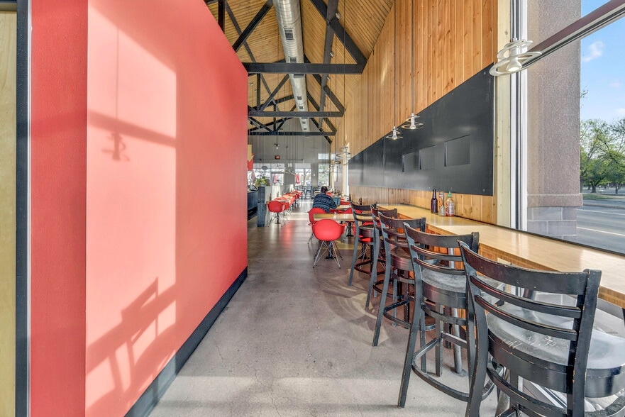 More Photos Of 100 W Troutman Pky, Fort Collins Restaurant For Lease
