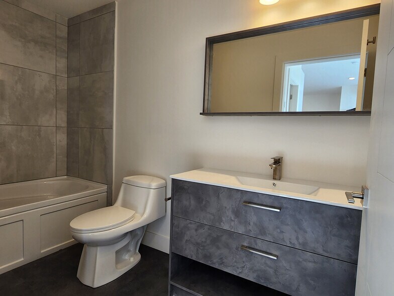 More Photos Of 4010 Walters St, Merritt Apartments For Sale