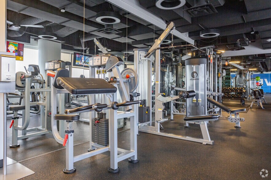 More Photos Of 24 Greenway Plz, Houston Office For Lease