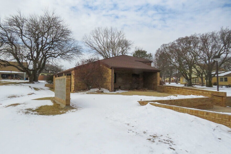 More Photos Of 1245 S Fabrique Dr, Wichita Flex For Sale