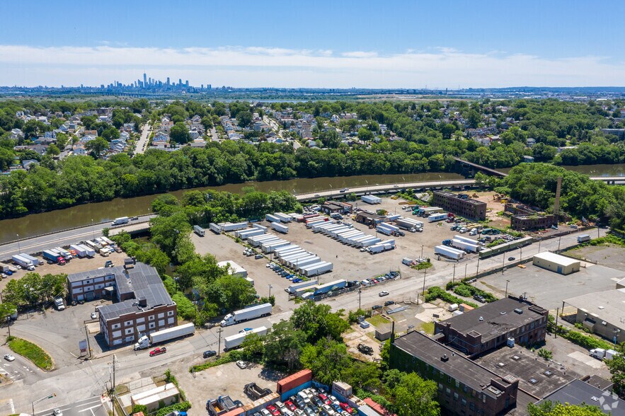 More Photos Of 2120 McCarter Hwy, Newark Land For Lease