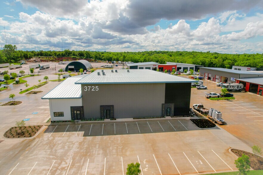 More Photos Of 3725 NE 104th St, Oklahoma City Light Distribution For Lease