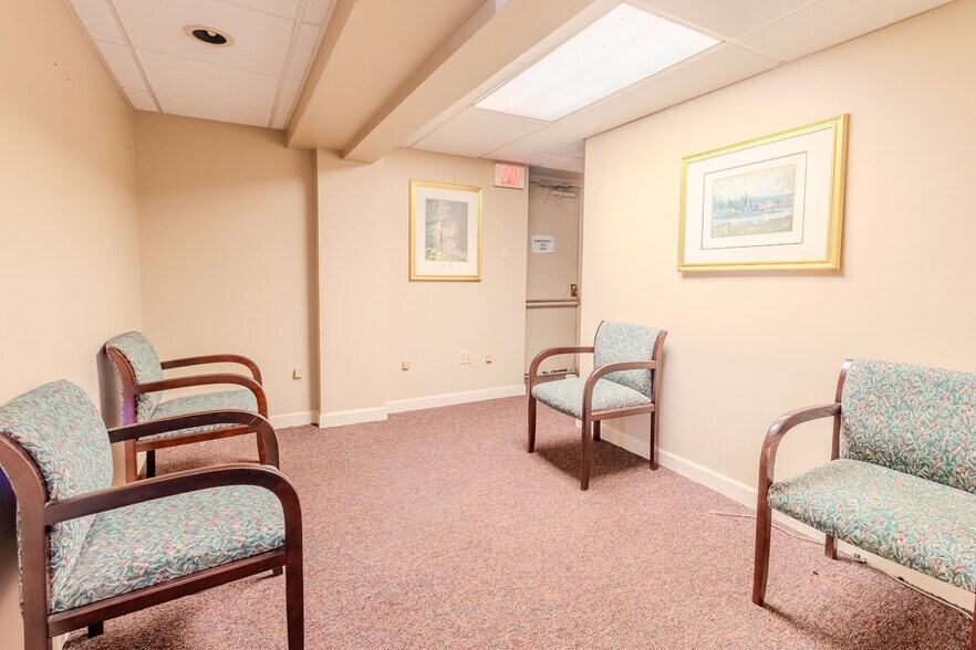 More Photos Of 2703 Mosside Blvd, Monroeville Medical For Lease