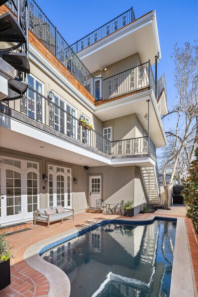 More Photos Of 1810 W 35th St, Austin Specialty For Sale