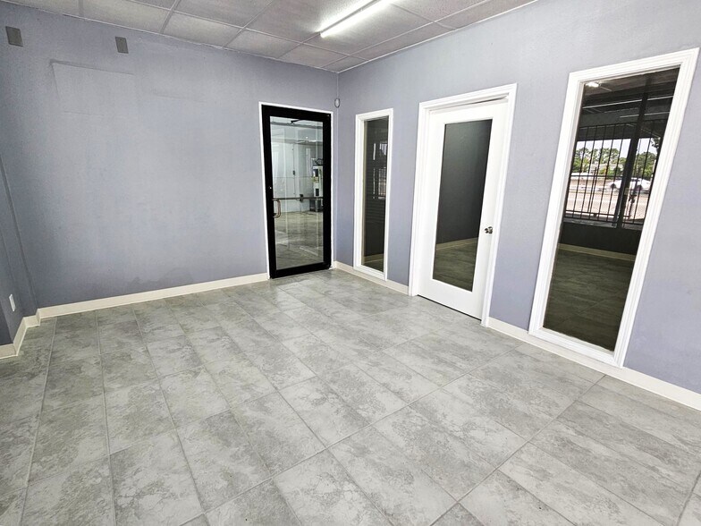 More Photos Of 8257 Gulf Fwy, Houston Auto Repair For Lease