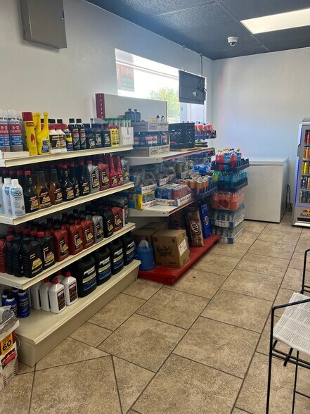 More Photos Of 600 E Main St, Geronimo Convenience Store For Sale