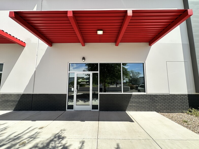 More Photos Of 1715 N Rosemont, Mesa Warehouse For Lease