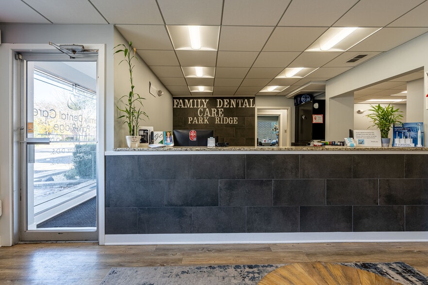 More Photos Of 912 Busse Hwy, Park Ridge Office For Lease